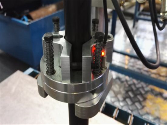 آلة قطع البلازما والصلب CNC عالية الثبات لصناعة الصفائح المعدنية