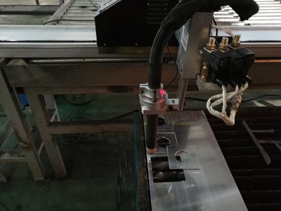 آلة القطع بالبلازما الأوتوماتيكية باللهب العملاقة من نوع CNC من أجل قطع الألواح المعدنية